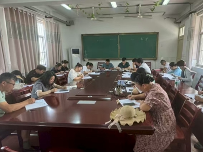 仇湖小学组织全体教师学习《海安市公职人员网络行为规范》